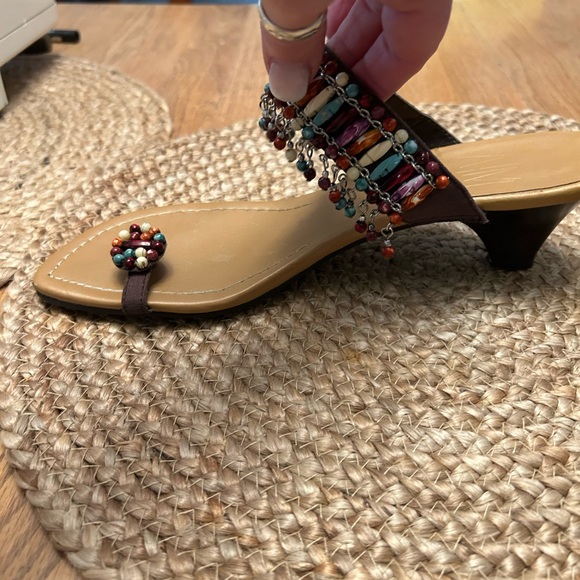 Beaded sandals with small heel barely worn - Picture 5 of 10